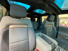 Cargar imagen en el visor de la galería, GMC Hummer EV 3X Modelo 2024
