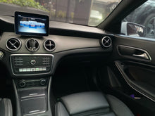 Cargar imagen en el visor de la galería, Mercedes-Benz CLA 180 Modelo 2019
