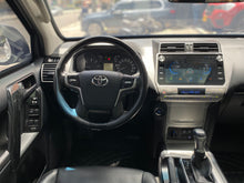 Cargar imagen en el visor de la galería, Toyota Prado TXL Blindada Modelo 2019
