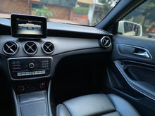 Cargar imagen en el visor de la galería, Mercedes-Benz GLA 200 Modelo 2018
