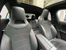 Cargar imagen en el visor de la galería, Mercedes-Benz CLA 200 Modelo 2023
