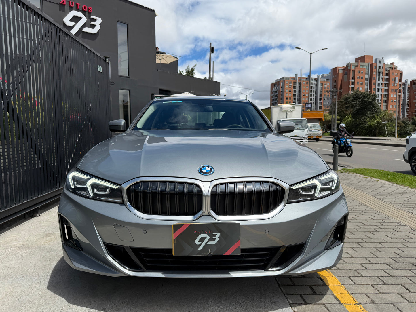 BMW 330e Modelo 2023 - Autos 93