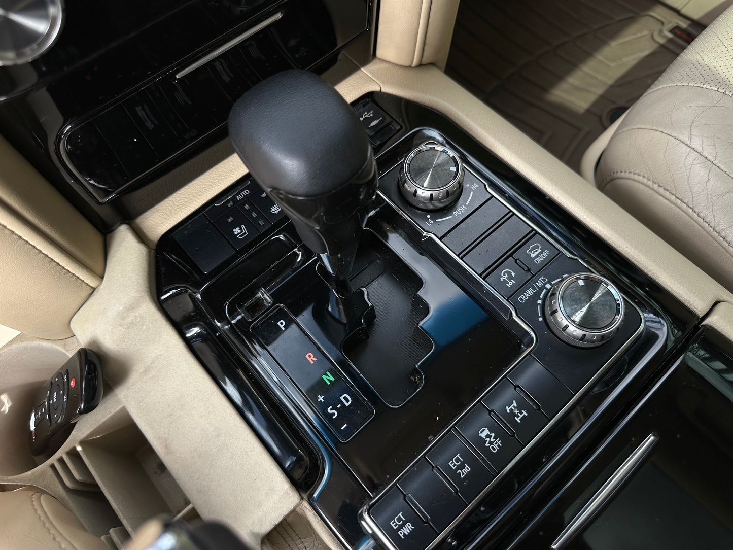Toyota Land Cruiser 200 VX V8 Executive Lounge modelo 2017 - Autos 93