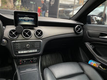 Cargar imagen en el visor de la galería, Mercedes-Benz GLA 200 Modelo 2018
