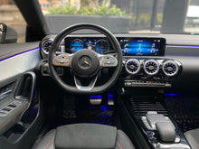 Cargar imagen en el visor de la galería, Mercedes-Benz CLA 200 Modelo 2023
