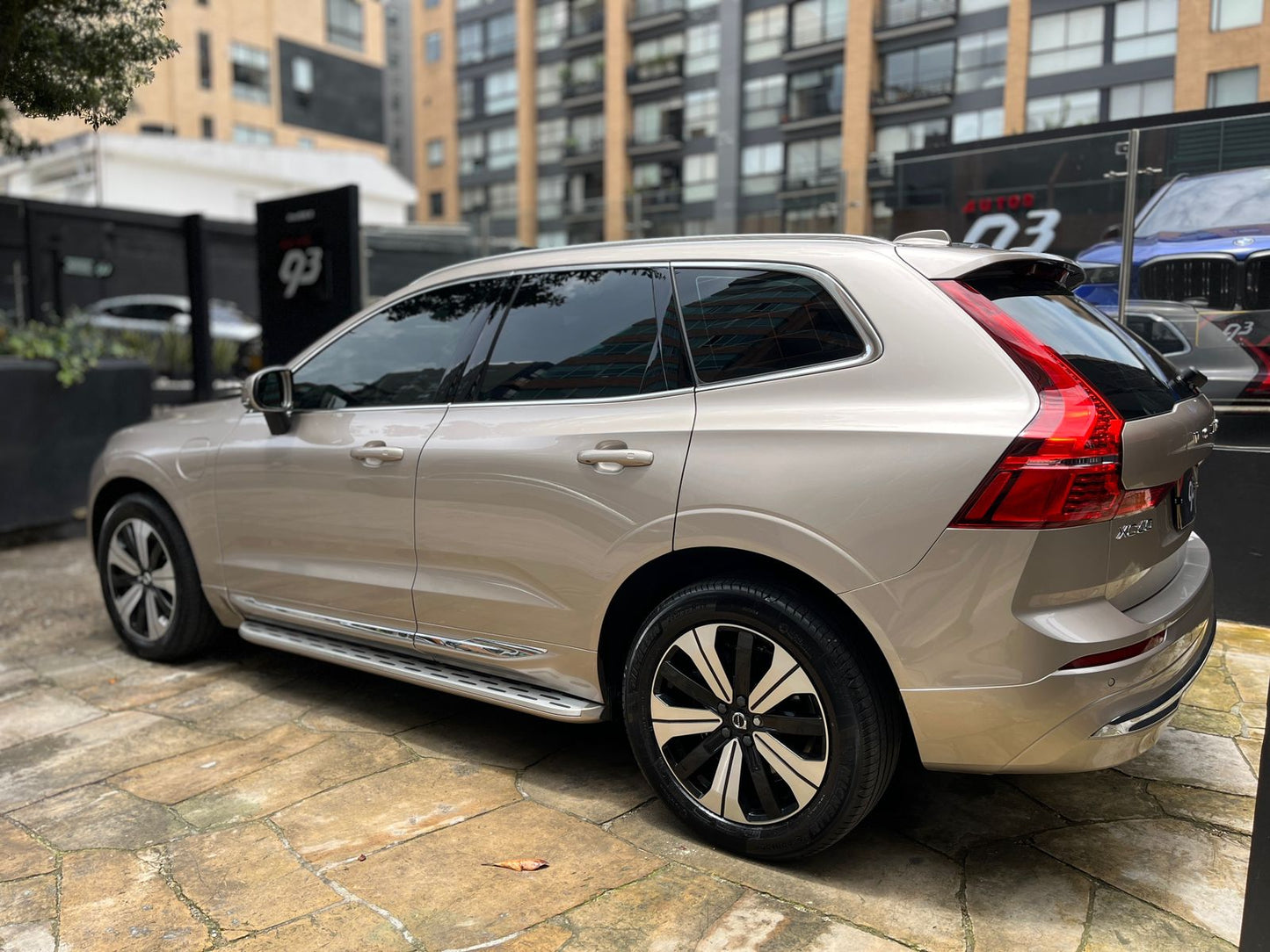 Volvo XC60 T8 Recharge Modelo 2025 - Autos 93