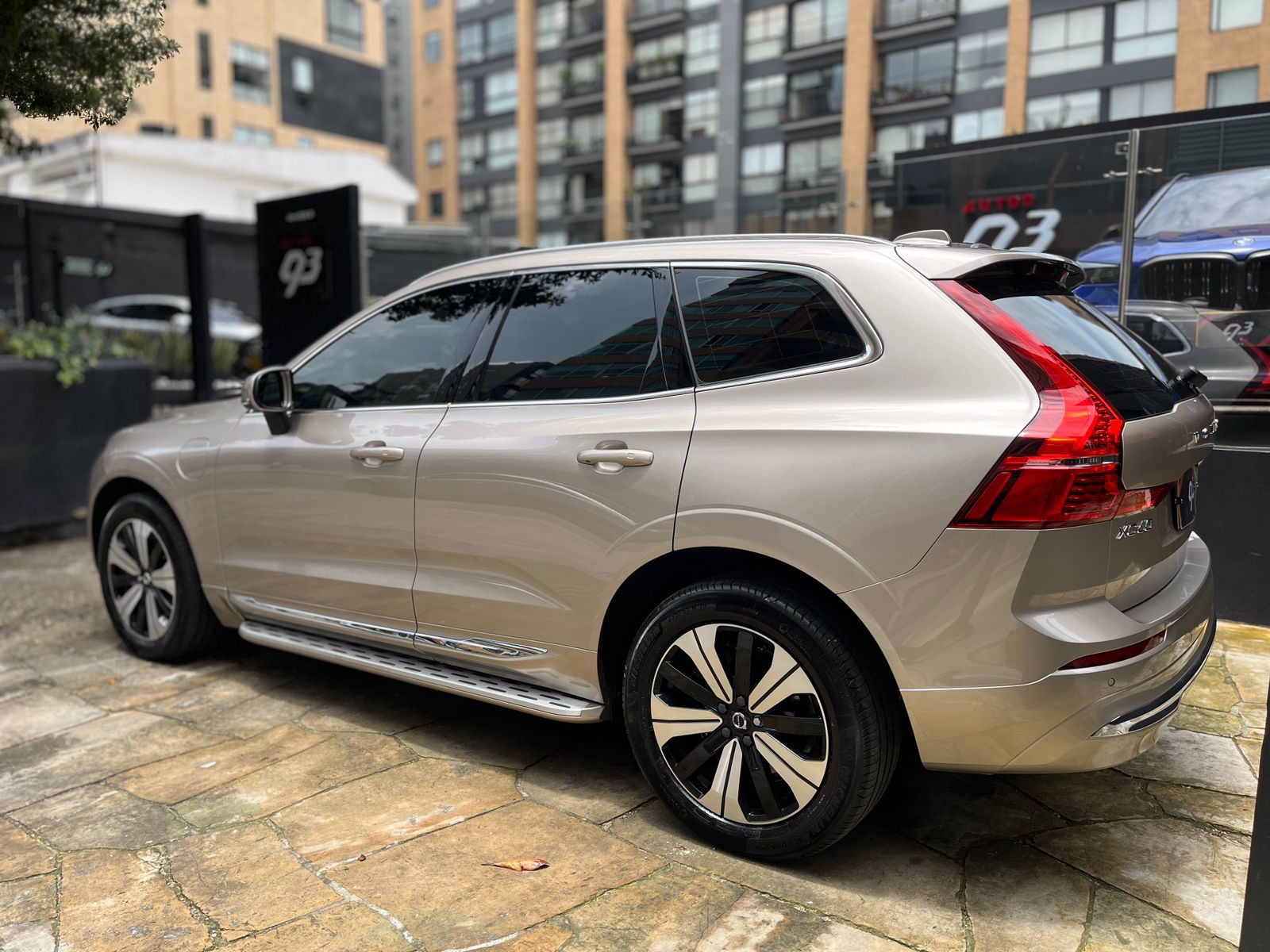 Volvo XC60 T8 Recharge Modelo 2025 - Autos 93