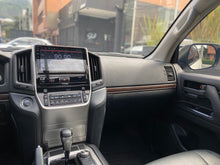 Cargar imagen en el visor de la galería, Toyota Land Cruiser 200 GX-R Modelo 2021
