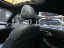 Cargar imagen en el visor de la galería, Mercedes-Benz CLA 180 Modelo 2016
