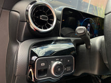 Cargar imagen en el visor de la galería, Mercedes-Benz A 200 HatchBack Modelo 2020
