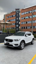 Cargar imagen en el visor de la galería, Volvo XC40 Momentum T4 Modelo 2020
