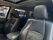 Cargar imagen en el visor de la galería, Toyota Land Cruiser Prado VXL Blindada Modelo 2018
