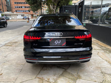 Cargar imagen en el visor de la galería, Audi A4 40 TFSI Hibrido Unique Edition Modelo 2023

