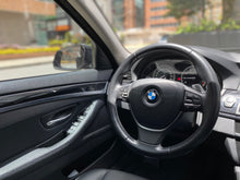 Cargar imagen en el visor de la galería, BMW 520I Modelo 2016
