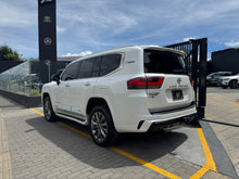 Cargar imagen en el visor de la galería, Toyota LC300 VX-R Diésel Modelo 2024
