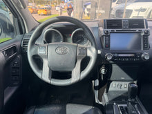 Cargar imagen en el visor de la galería, Toyota Prado TXL Modelo 2014
