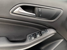Cargar imagen en el visor de la galería, Mercedes-Benz GLA 200 Modelo 2016
