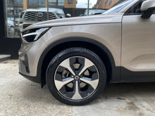 Cargar imagen en el visor de la galería, Volvo XC40 B4 Híbrido Modelo 2023

