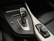 Cargar imagen en el visor de la galería, BMW 120I Paquete M Modelo 2019
