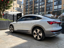 Cargar imagen en el visor de la galería, Audi E-Tron Sportback 55 Quattro Modelo 2022
