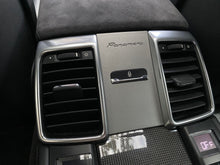 Cargar imagen en el visor de la galería, Porsche Panamera GTS Modelo 2015
