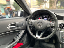 Cargar imagen en el visor de la galería, Mercedes-Benz GLA 200 Modelo 2018
