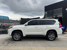 Cargar imagen en el visor de la galería, Toyota Prado TXL Modelo 2014
