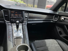 Cargar imagen en el visor de la galería, Porsche Panamera GTS Modelo 2015
