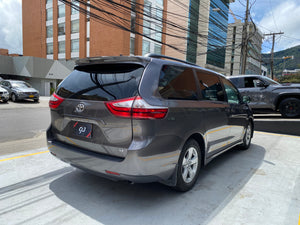 Toyota Sienna LE Modelo 2019