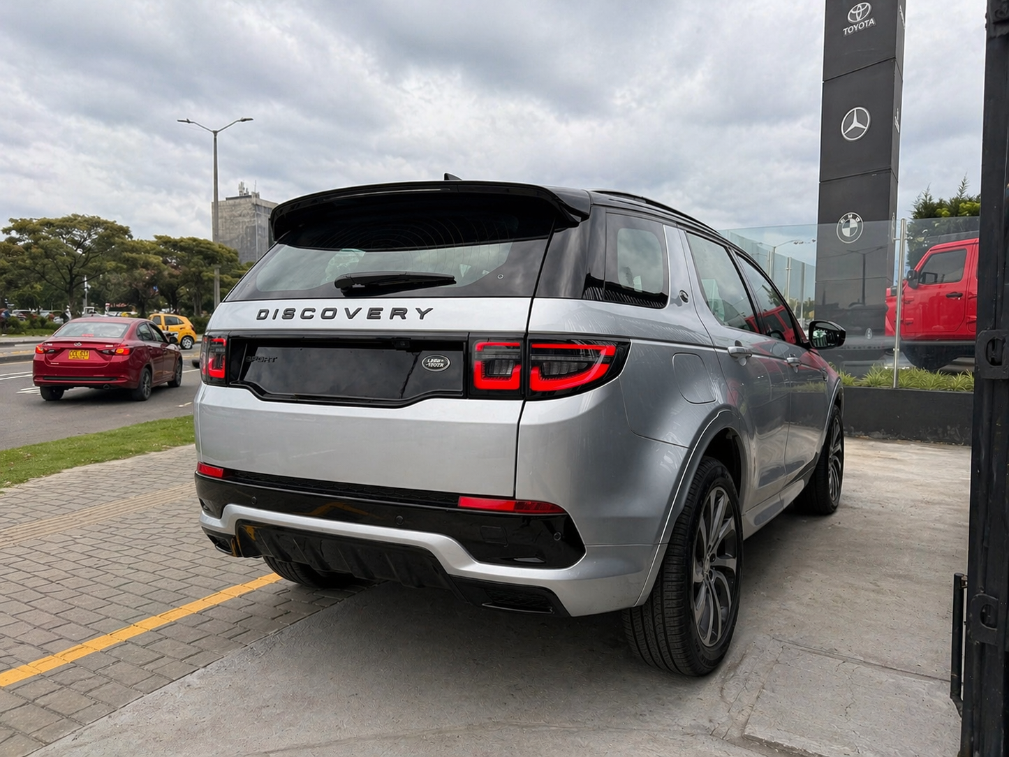 Land Rover Discovery MHEV Modelo 2023 - Autos 93
