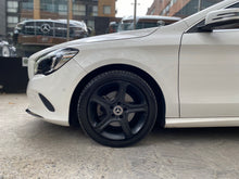 Cargar imagen en el visor de la galería, Mercedes-Benz CLA 180 Modelo 2019
