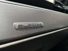 Cargar imagen en el visor de la galería, AUDI Q3 SportBack 40 TFSI S-Line Modelo 2022
