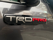 Cargar imagen en el visor de la galería, Toyota Tacoma TRD Pro Modelo 2020
