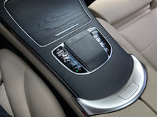 Cargar imagen en el visor de la galería, Mercedes-Benz GLC 300 4MATIC Modelo 2020
