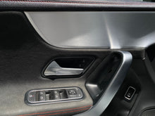 Cargar imagen en el visor de la galería, Mercedes-Benz CLA 180 Modelo 2020
