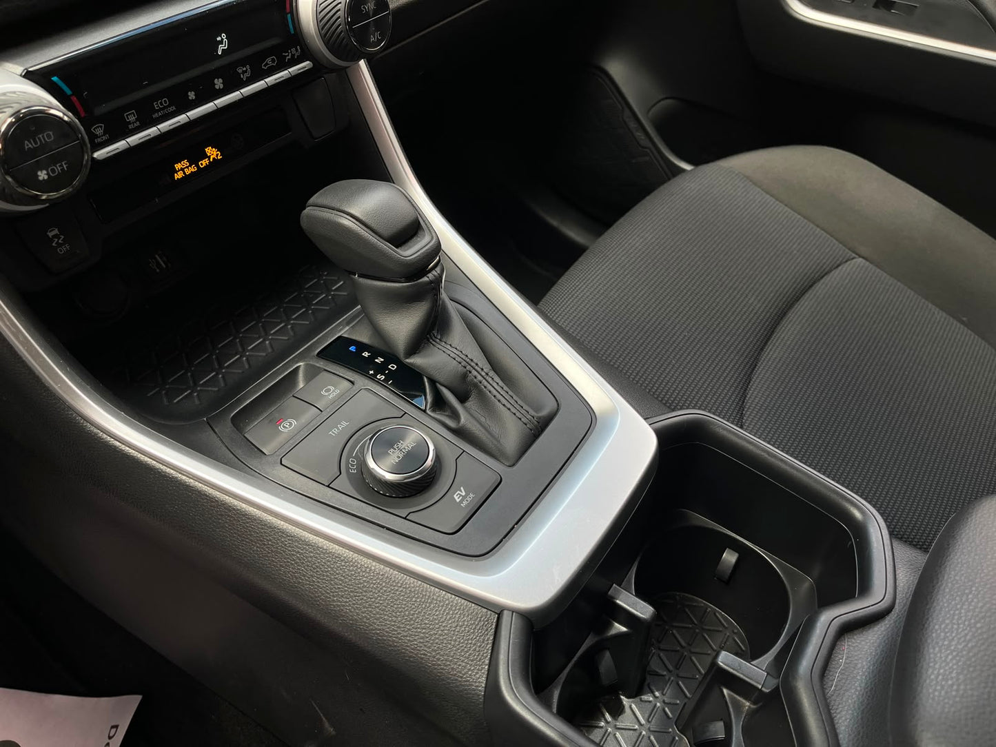Toyota RAV4 LE Hybrid Modelo 2024