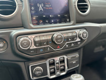 Cargar imagen en el visor de la galería, Jeep Wrangler Rubicon Sahara Modelo 2022
