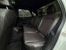 Cargar imagen en el visor de la galería, Volkswagen Jetta GLI Modelo 2023
