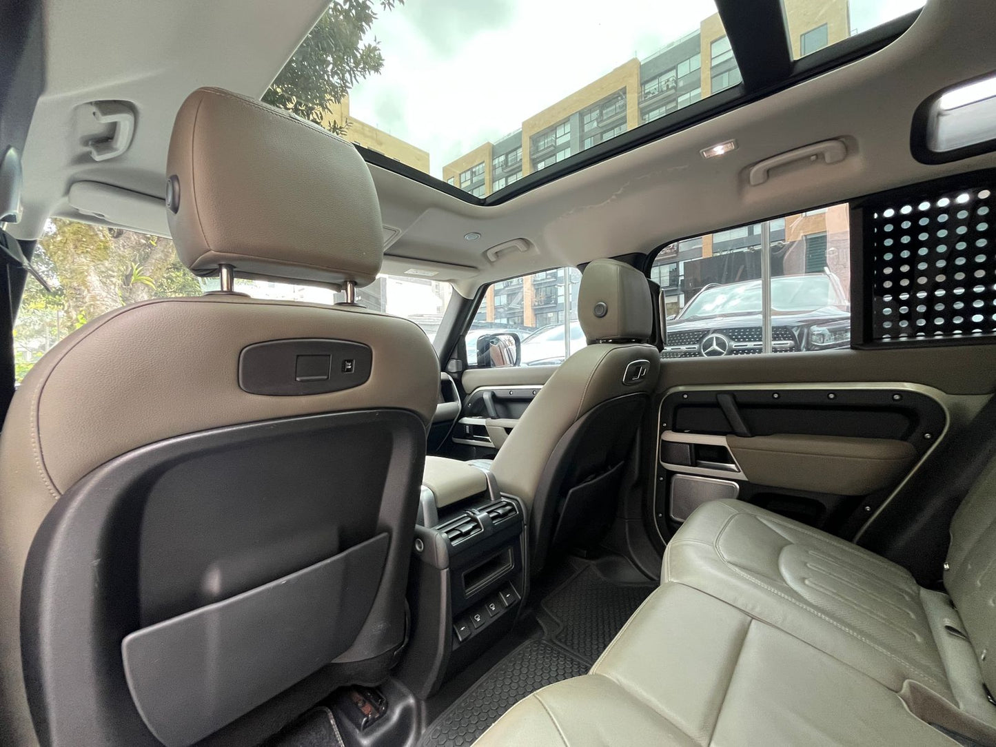 Land Rover Defender First Edition Modelo 2021