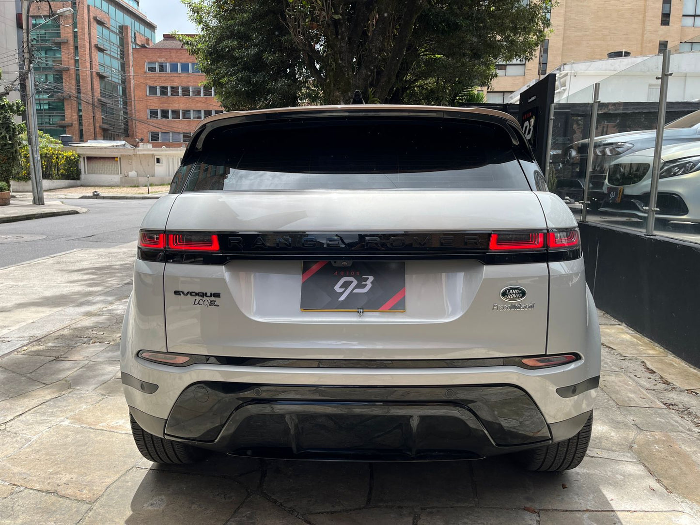 Land Rover Range Rover Evoque R-Dynamic Bronze Modelo 2023