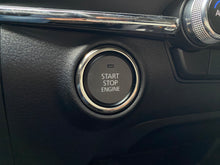 Cargar imagen en el visor de la galería, Mazda 3 Touring Híbrido Modelo 2025

