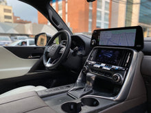 Cargar imagen en el visor de la galería, Lexus LX600 Luxury Modelo 2023
