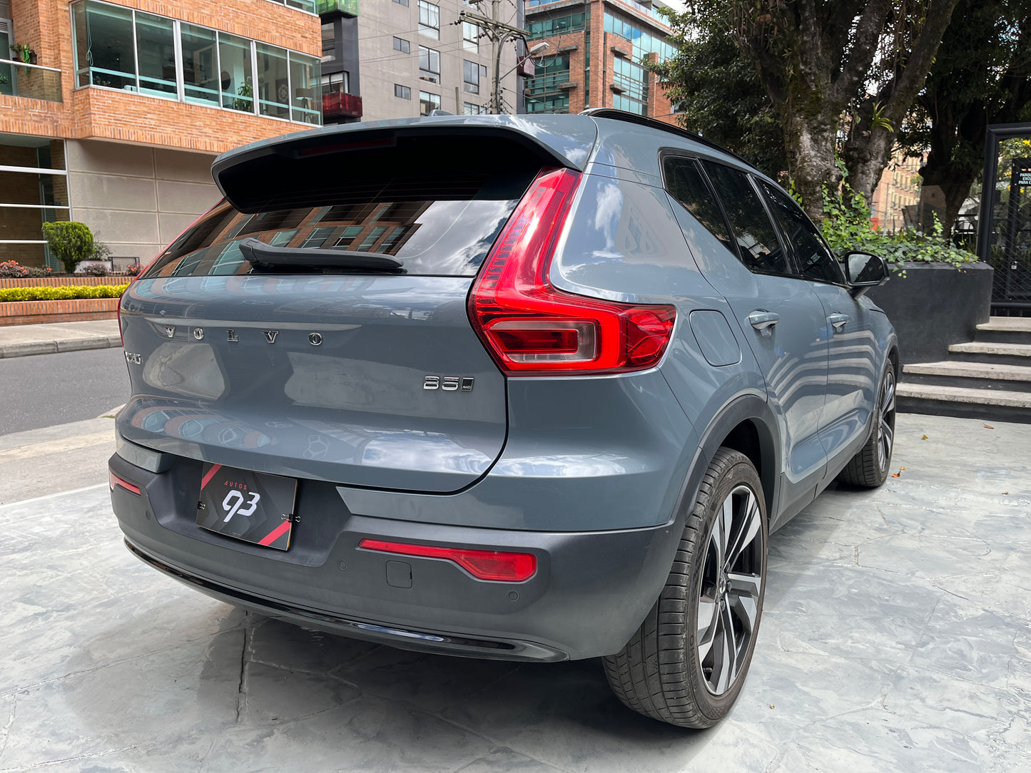 Volvo XC40 B5 AWD Hybrid Modelo 2023