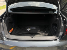 Cargar imagen en el visor de la galería, Audi A4 MHEV - Autos 93
