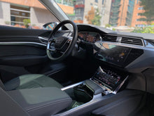Cargar imagen en el visor de la galería, Audi E-Tron Sportback 55 Quattro Modelo 2022
