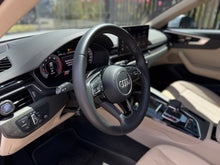 Cargar imagen en el visor de la galería, Audi A4 40TFSI Unique Edition Modelo 2023 - Autos 93
