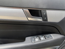 Cargar imagen en el visor de la galería, Mercedes-Benz E200 Cabriolet Modelo 2014
