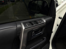 Cargar imagen en el visor de la galería, Toyota 4Runner SR5 Modelo 2023 - Autos 93
