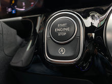 Cargar imagen en el visor de la galería, Mercedes-Benz GLA 200 Modelo 2022
