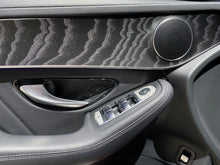 Cargar imagen en el visor de la galería, Mercedes-Benz GLC 300E Coupé Modelo 2022
